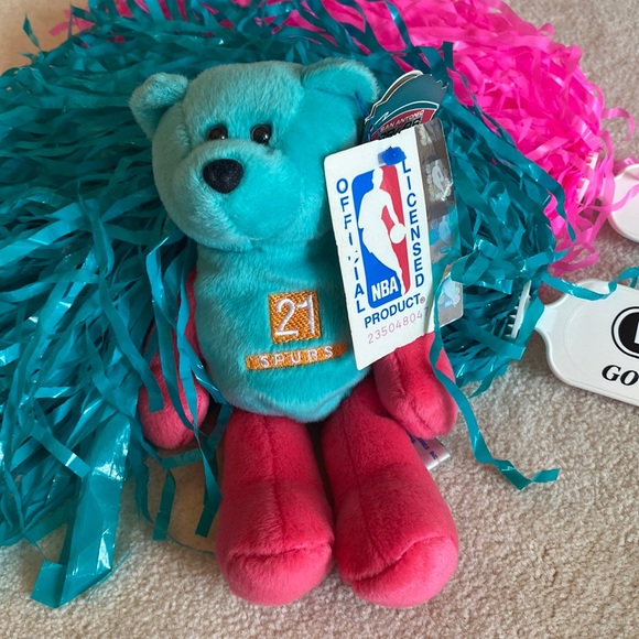 San Antonio Spurs Limited Treasures 1999 Tim Duncan Beanie Baby & Pom Poms - Picture 1 of 12